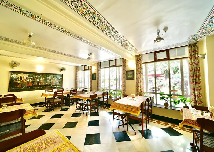 Hotel Arya Niwas